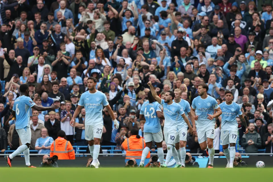 Manchester City celebrating goal